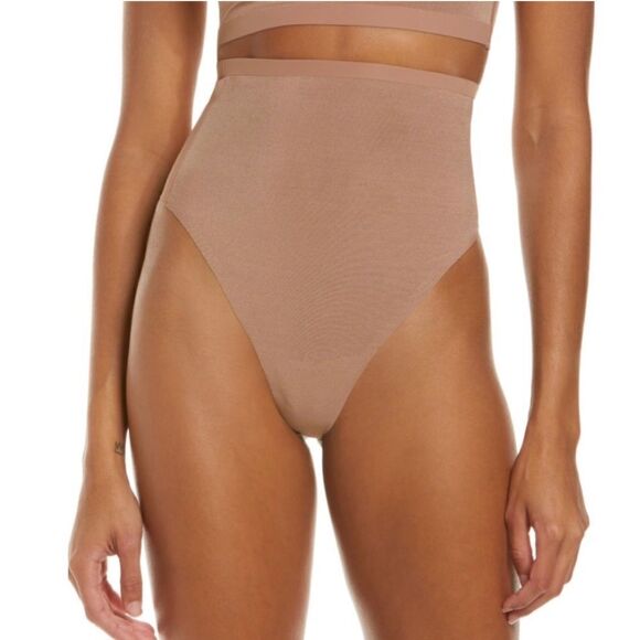 ✨ SKIMS Power Mesh High Waist Thong Nude XS NWT - Picture 1 of 8